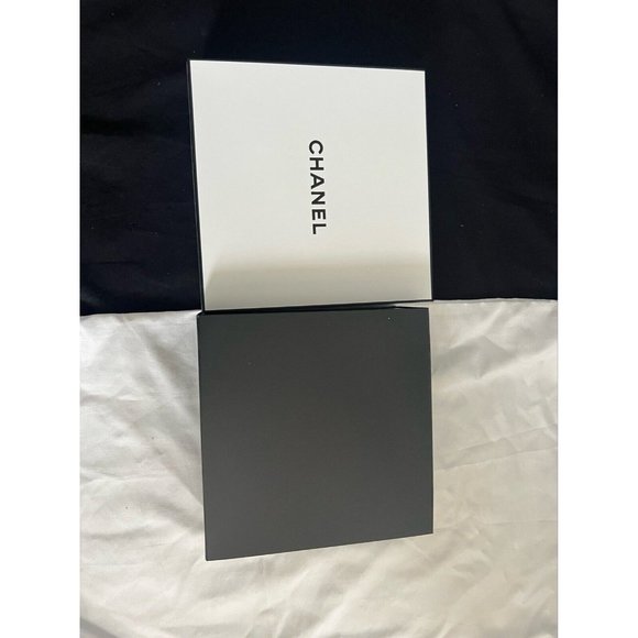 CHANEL Empty Gift Box Storage White 8.5" x 8.5" x 4" - Picture 4 of 4